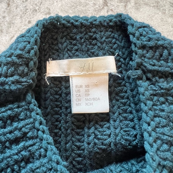 H&M Hunter Green Jewel & Sequins Neckline Crop Sweater - Size Extra Small - Picture 4 of 9